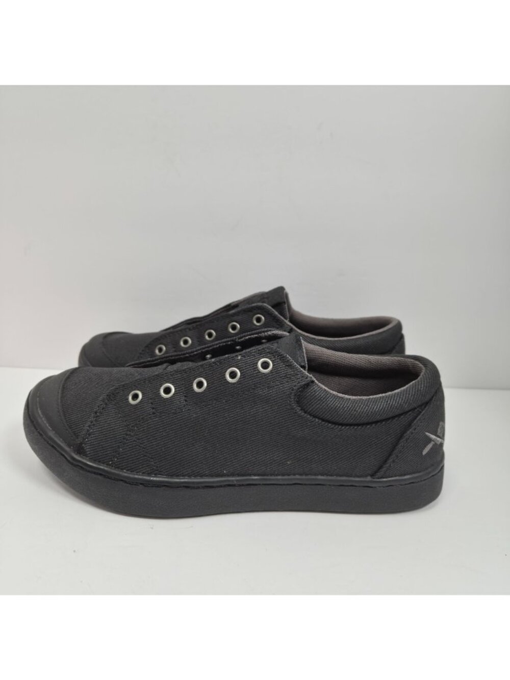 Mozo Maven Women's Black Canvas Slip On Tag Free Work Shoes US Size 6.5 NWOT - Picture 2 of 11